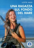 UNA RAGAZZA SUL FONDO DEL MARE